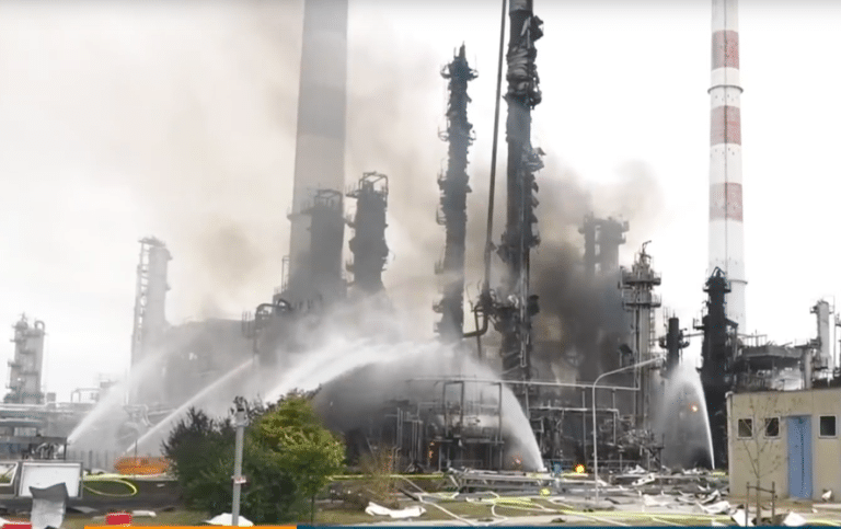 Staff hurt in German refinery blast