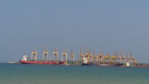 Hormuz explosion pushes up oil prices