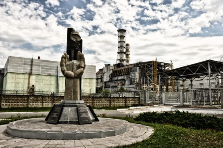 Merkel under pressure to delay nuclear power ban