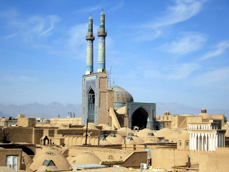 Iran unveils huge oil field
