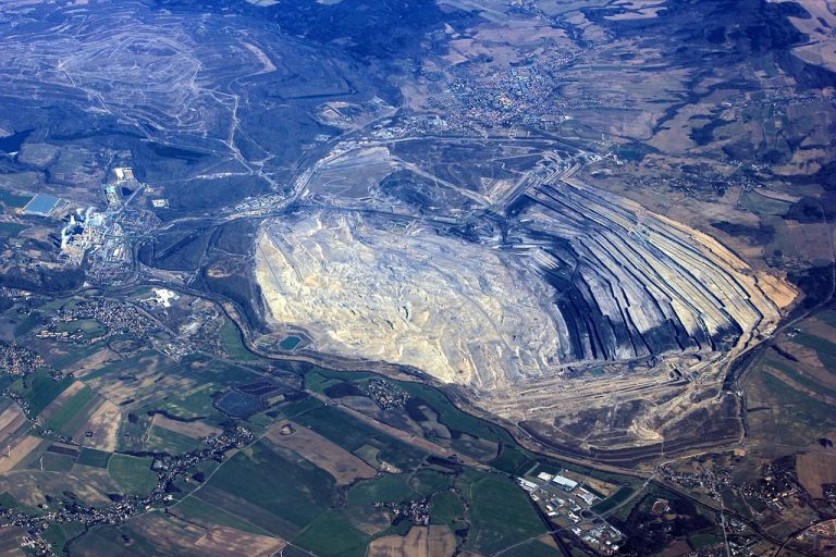 New Poland govt distances itself from coal
