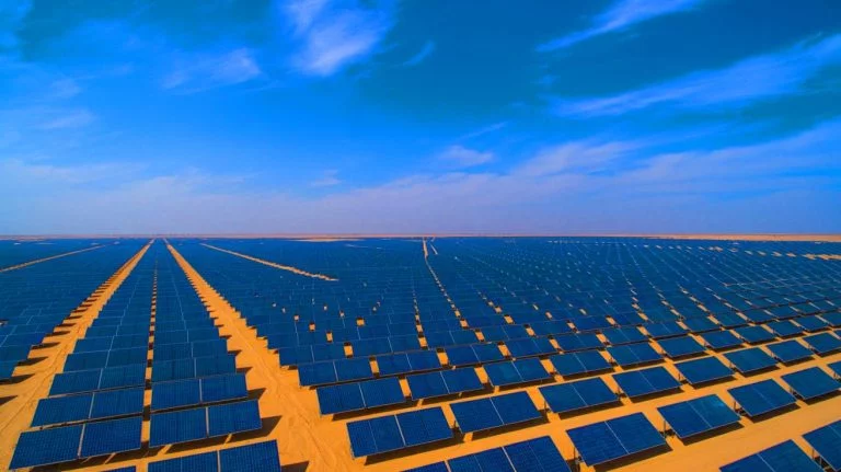 Illustration of Bhadla Solar Park in Rajasthan, India, showcasing 10 million solar panels and over 2,000 megawatts of power generation, generated by artificial intelligence.