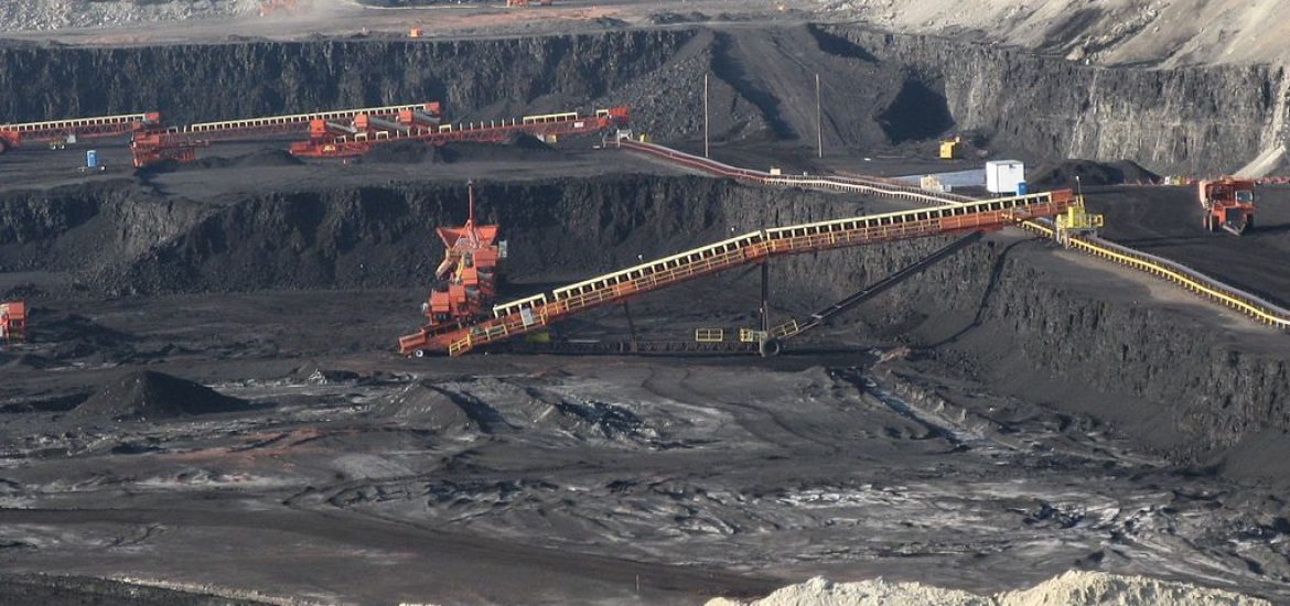 Trump to boost coal by easing mercury rules