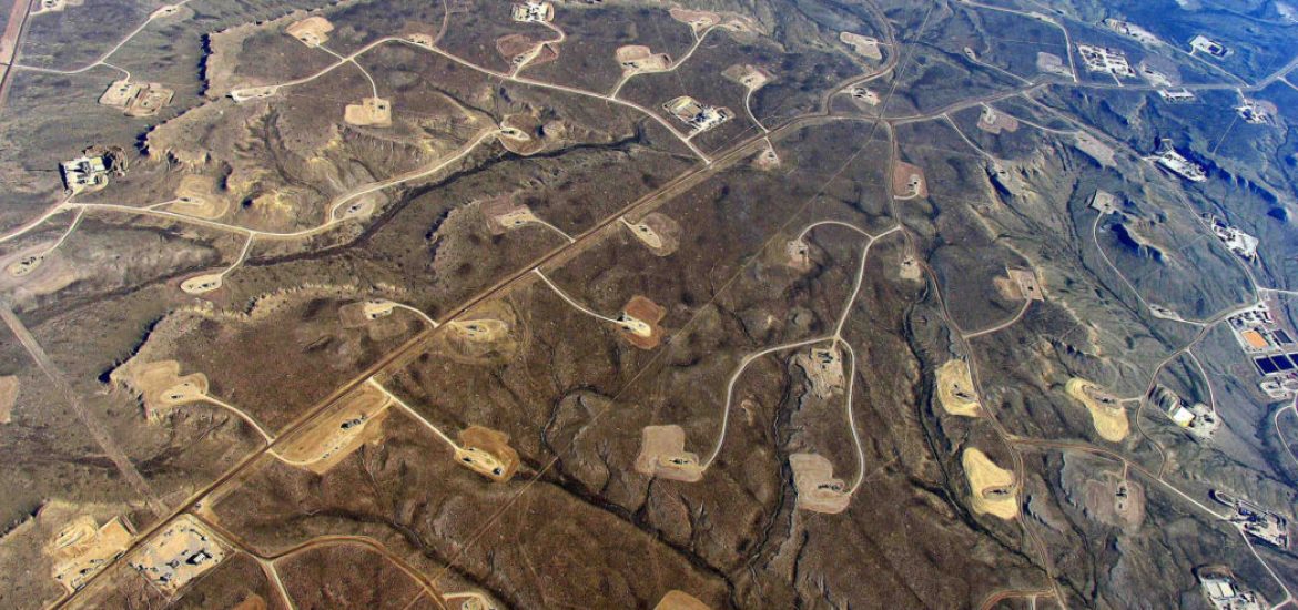 Juncker LNG pledge unrealistic: analysts