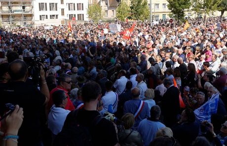 French unions condemn GE’s job cuts 