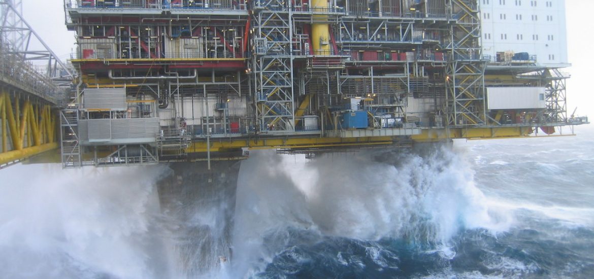 UK cuts cost of North Sea rig decommissioning