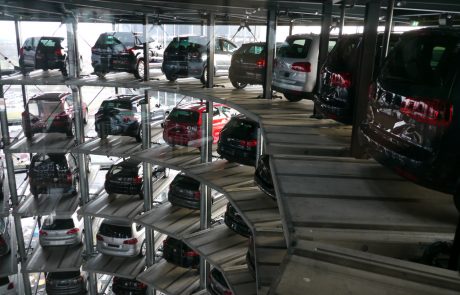 Euro car-charging network planned 