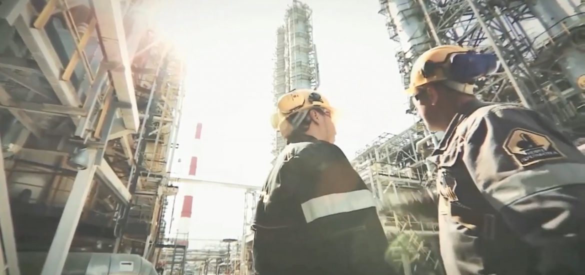 Saudi minister committed to oil supply cut