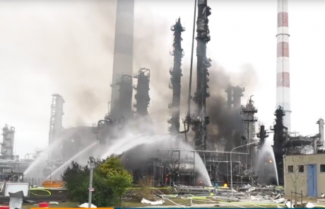 Staff hurt in German refinery blast 