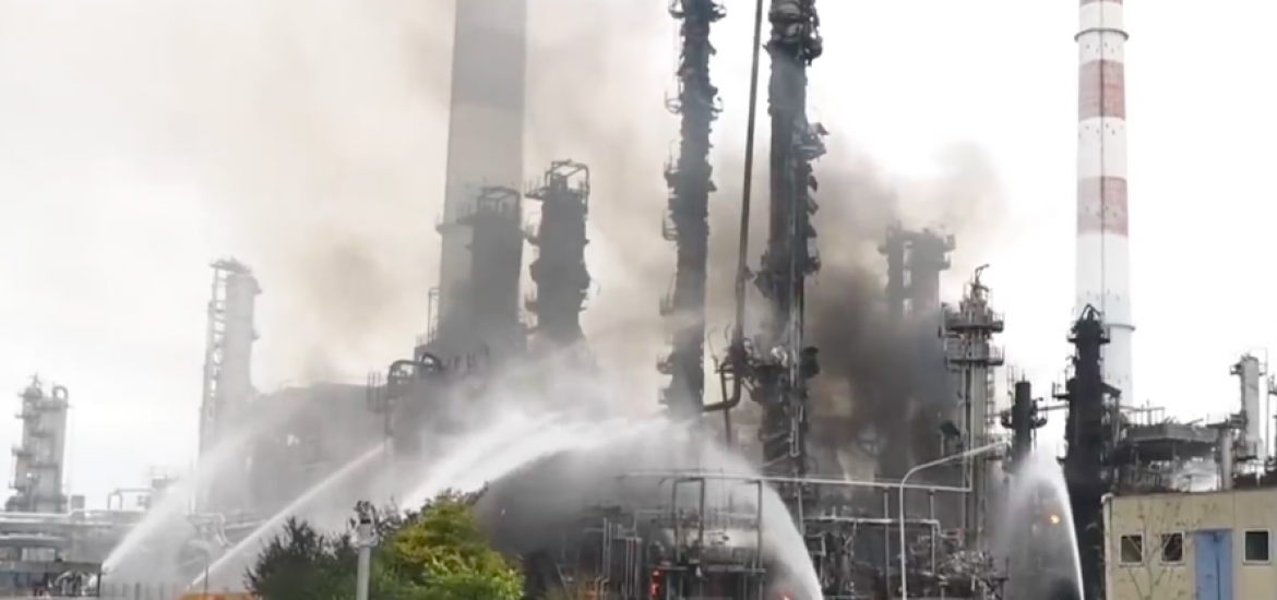 Staff hurt in German refinery blast 