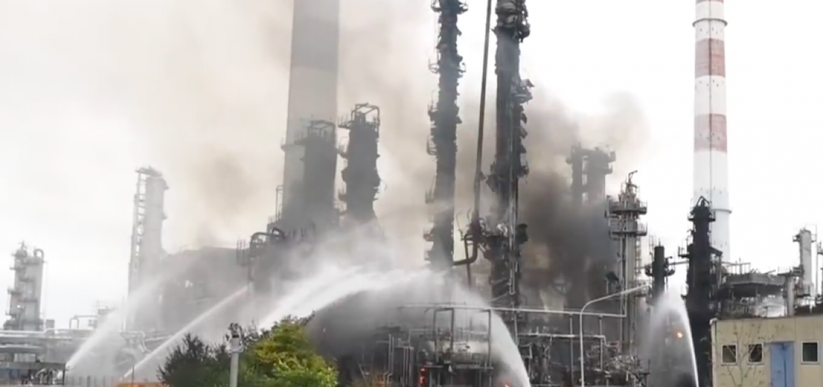 Staff hurt in German refinery blast