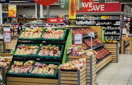 U.S. Consumer Confidence Hits 4-Year Low