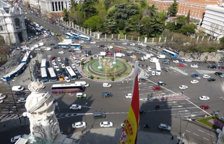 Madrid protests against moves to shelve car ban