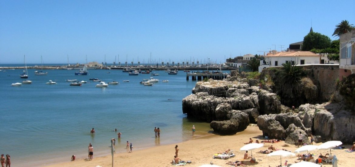 Petrol strike hits Portugal during tourist peak