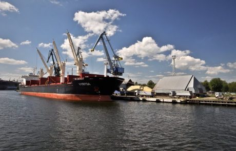 Greenpeace blocks Poland’s coal imports at Gdansk 