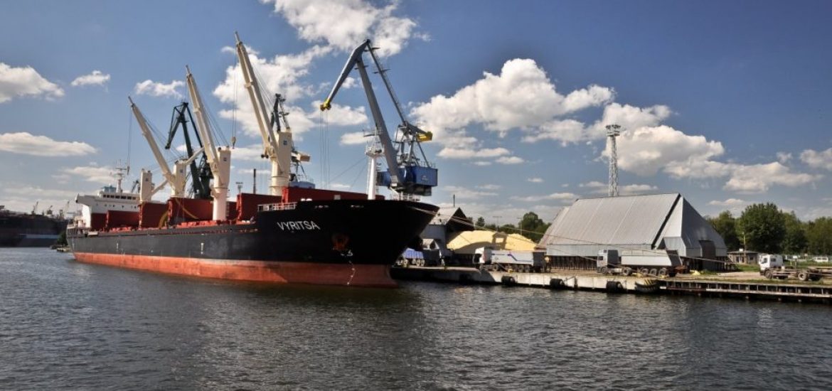 Greenpeace blocks Poland’s coal imports at Gdansk 